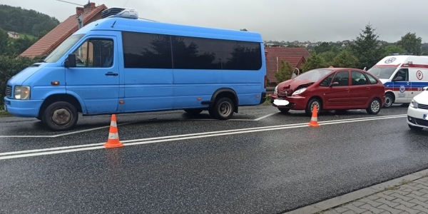 Kolizja kursowego busa z Citroenem na ul. Kościuszki