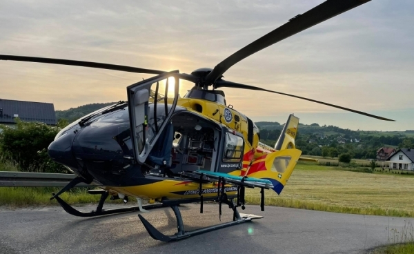 45-letni mężczyzna przygnieciony przez maszynę budowlaną. Wezwano śmigłowiec LPR