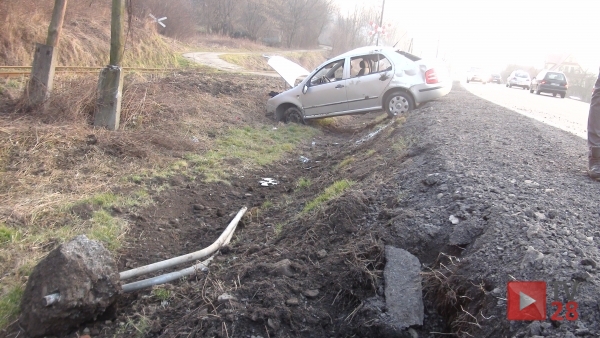 Raba Niżna. Ściął znak drogowy i wylądowł na dachu