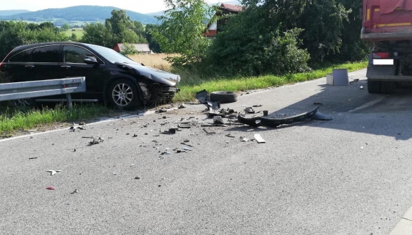 Zderzenie samochodu osobowego z ciężarówką