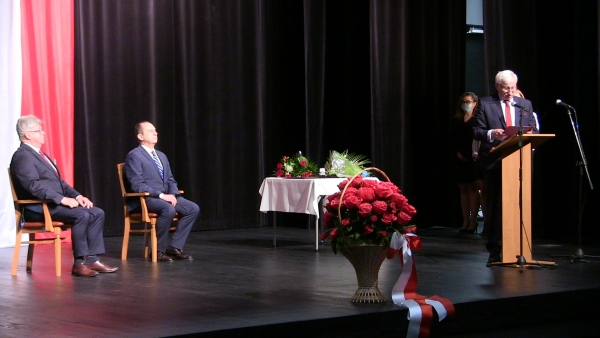 Uroczysta sesja RM Limanowa: Miejskie odznaczenia dla Andrzeja Guta – Mostowego i Jana Hamerskiego