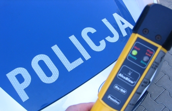 Pijany wjechał do rowu. 26-latek zatrzymany dzięki czujności świadków zdarzenia