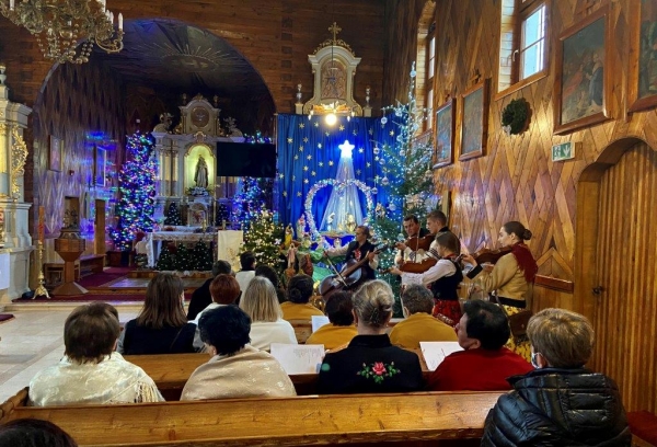 Kolędy i pastorałki to dobro kulturowe – podkreślał o. Marek Kustroń podczas pierwszej zagórzańskiej mszy św. w 2021 roku