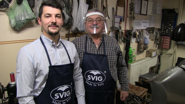 Pan Marian jest mistrzem w swoim fachu. Jako szewc od ponad 40 lat naprawia buty. Zawodu nauczył syna, który poszedł w jego ślady