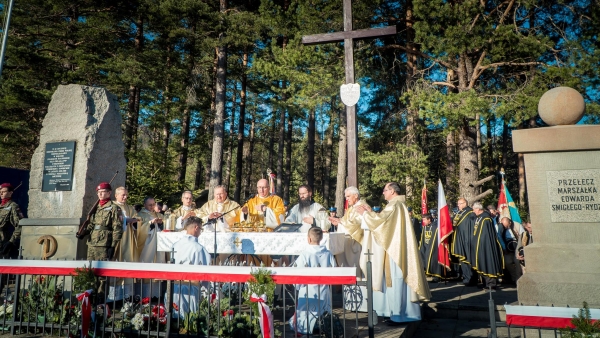 Mieszkańcy gmin Dobra i Słopnice wspólnie uczcili bohaterów narodowych