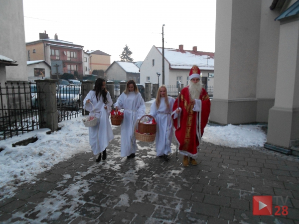 Mszana Dolna. Mikołajkowa akcja „ Młodzież- dzieciom” w Liceum Ogólnokształcącym