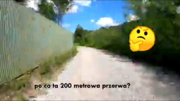 Ścieżka rowerowa nad Mszanką to urokliwe miejsce z potencjałem. Tylko po co ta przerwa w asfalcie?