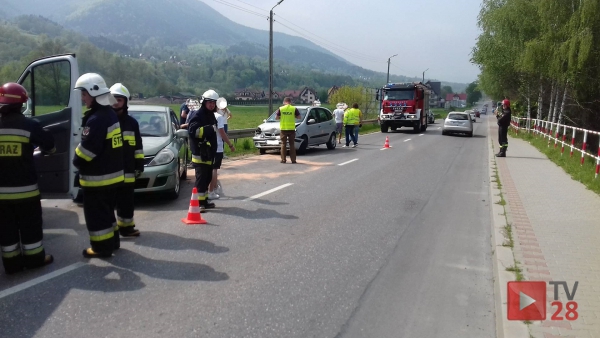 Mszana Dolna. Kolizja trzech samochodów na Krakowskiej