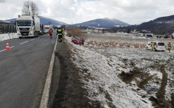 Na "krajówce" doszło do kolizji. Zderzyły się trzy samochody