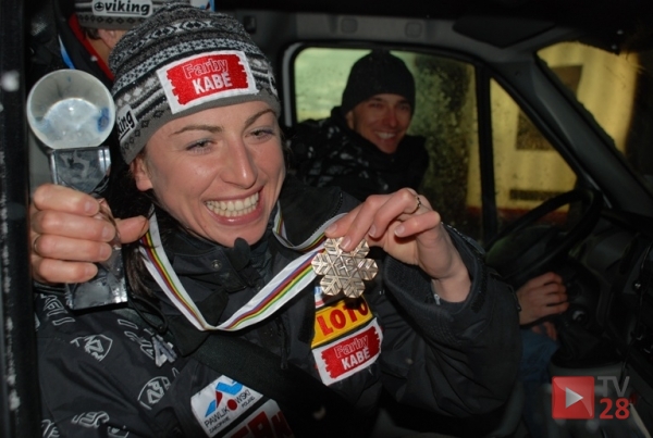 Tryumf Justyny Kowalczyk w Tour de Ski. Zobacz jak Fan Klub dopingował "Królową nart"