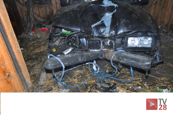Laskowa. Uderzył w słup, a poźniej auto schował do garażu