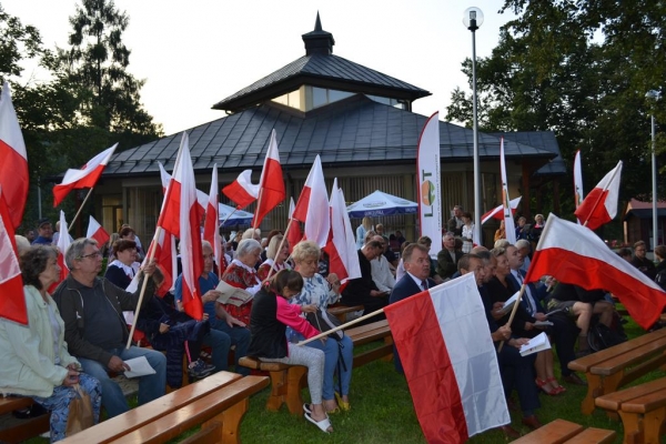 Biało-czerwono przy Pijalni Wód Mineralnych