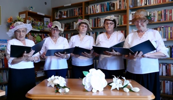 Żyjcie nam 100 lat! Nastrojowy spektakl słowno-muzyczny z okazji „Dnia Mamy”