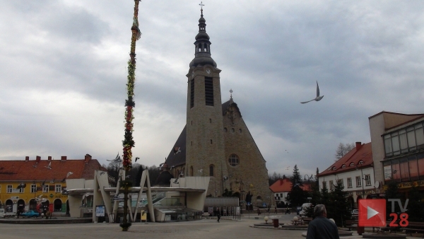 Na rynku już stoi wielkanocna palma. Rozstrzygnięcie tych konkursowych w niedzielę