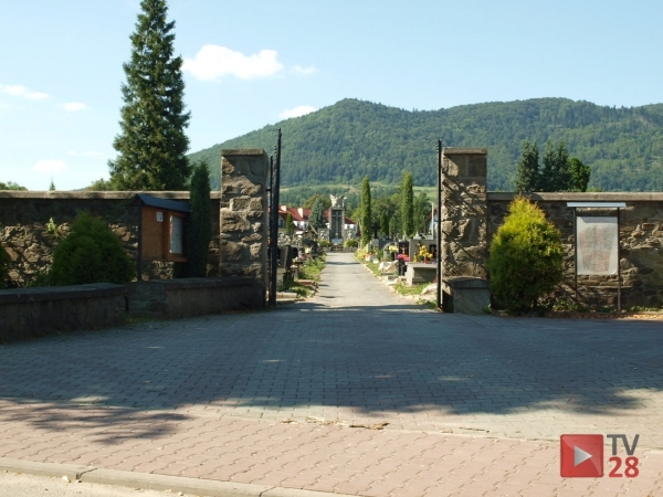 Śmieci z cmentarza…też mają swoich właścicieli