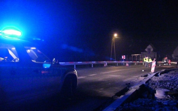 Potrącenie pieszego na drodze wojewódzkiej: Życia 63-letniego mężczyzny nie udało się uratować