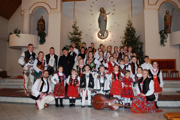 Zespół „Halny” oraz rodzinne kapele „Kaczory” i „Kościelnioki” kolędowały w kościele pw. św. Sebastiana