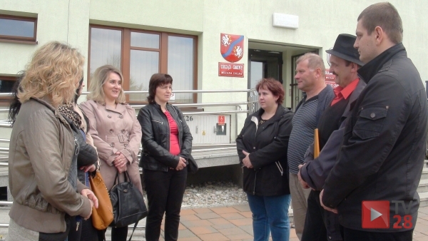 Mszana Dolna. Pospolite ruszenie tym razem w obronie dyrektor z Olszówki