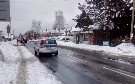 Zderzenie dwóch samochodów na drodze wojewódzkiej w Kasince Małej