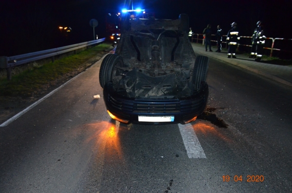 Nocne sceny, jak z filmu sensacyjnego. Wypchnęli go z samochodu, wcześniej zadając kilka ciosów nożem. Brawurowa akcja kryminalnych