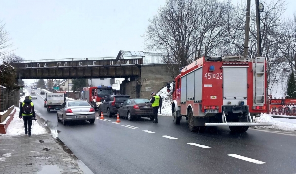 Stłuczka dwóch samochodów na ul. Piłsudskiego w Mszanie Dolnej
