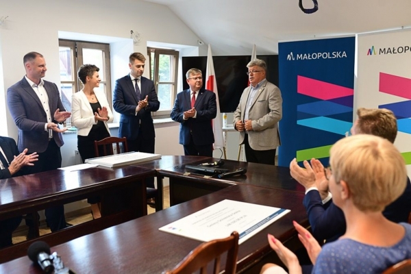 Projekt „Małopolska Infrastruktura Rekreacyjno–Sportowa – MIRS”. Nasz region otrzymał 900 tys. zł na nowe boiska sportowe