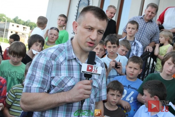 Tomasz Adamek w Mszanie Dolnej pozdrawia widzów TV28