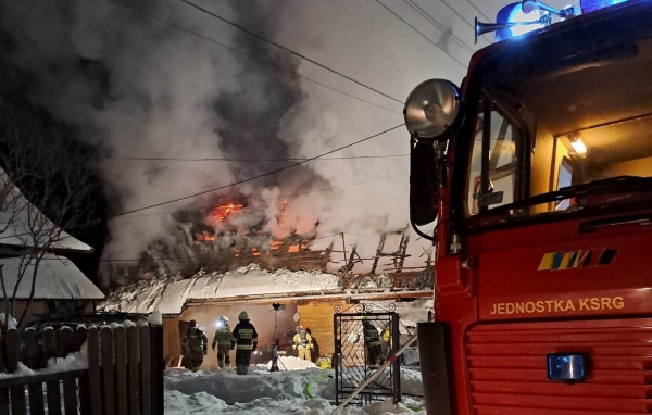 Spłonął budynek gospodarczy. Z pożarem walczyło 43 strażaków