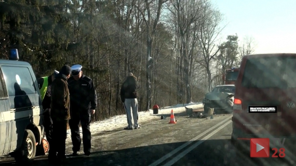 Hyundai uderzył w radiowóz. 10 osób trafiło do szpitala