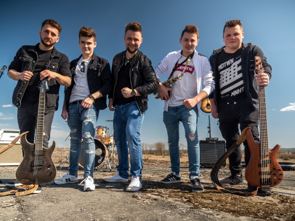 Zobacz najnowszą produkcję Kapeli ROY: Przekonajcie się czym jest utwór – Mokry pies