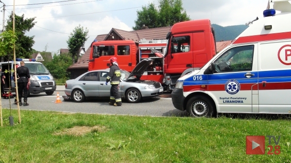 Mszana Dolna. Kierująca Audi po zderzeniu z cysterną trafiła do szpitala
