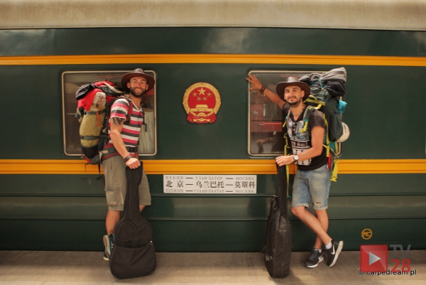 Z gitarami do kraju kangurów. Łukasz Zawirski z Mszany Dolnej i Jakub Stefanowski w drodze do Australii