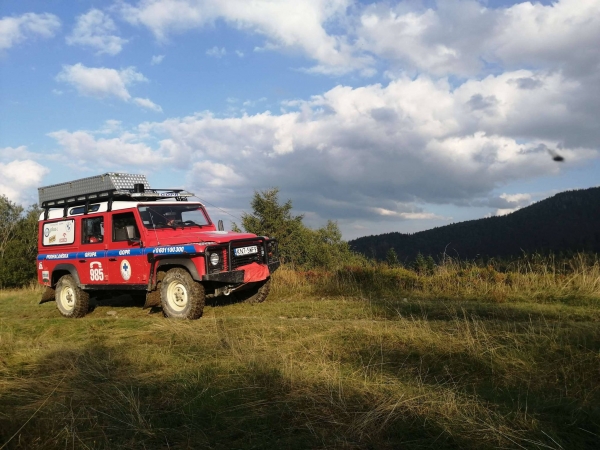 Rowerzysta na stoku Śnieżnicy doznał kontuzji. Potrzebna była pomoc ratowników GOPR