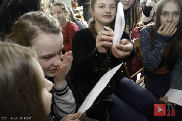 Limanowa. Zima, a gazetki szkolne kwitną (VIDEO I FOTO)