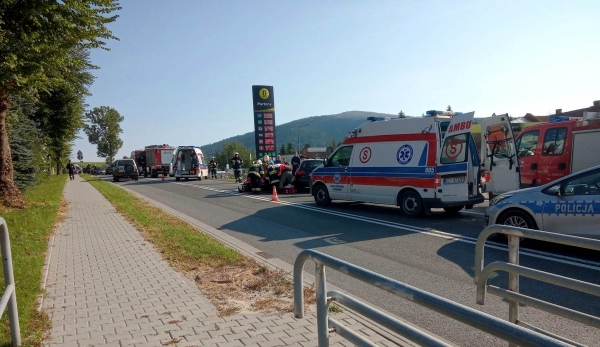 Zderzenie samochodu osobowego z motocyklem: W wypadku ucierpiały dwie osoby