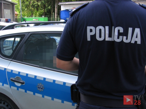 Tymbark. Pijany po pościgu wylądował na ogrodzeniu