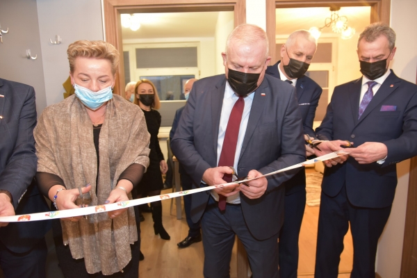 Otwarto Ośrodek Interwencji Kryzysowej, który zapewni wsparcie mieszkańcom powiatu limanowskiego