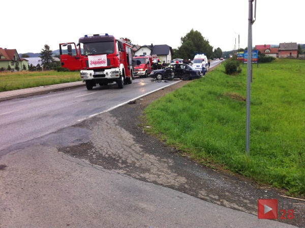Mszana Dolna. Zderzenie aut na Krakowskiej. Ranna osoba zabrana helikopterem