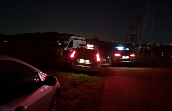 Mszańscy policjanci uratowali życie 55-letniej kobiecie. Jej samochód stał w zaroślach nad rzeką, a było już po północy