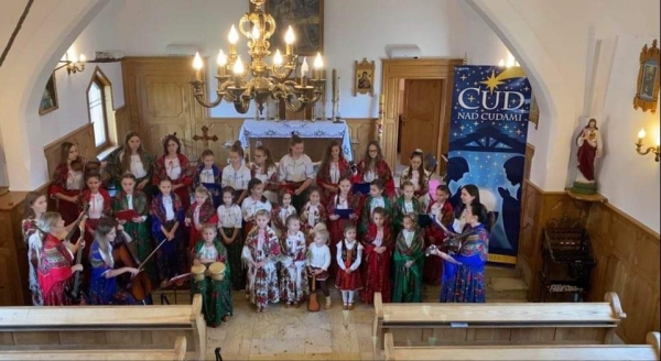 Schola „Jedność” wyróżniona za wykonanie pastorałki „Wsyndy śniega nasuło”