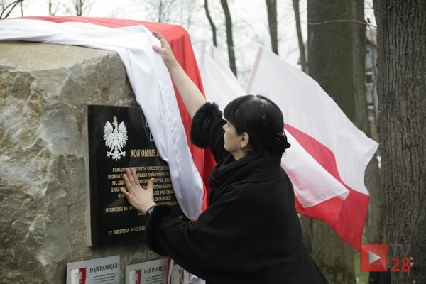 W parku Krasińskich w Mszanie Dolnej odsłonięto pomnik ofiar zbrodni katyńskiej