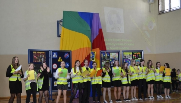 Szkoła Podstawowa w Niedźwiedziu na pierwszym miejscu „Odblaskowej Szkoły”. Organizatorzy opublikowali wstępne wyniki