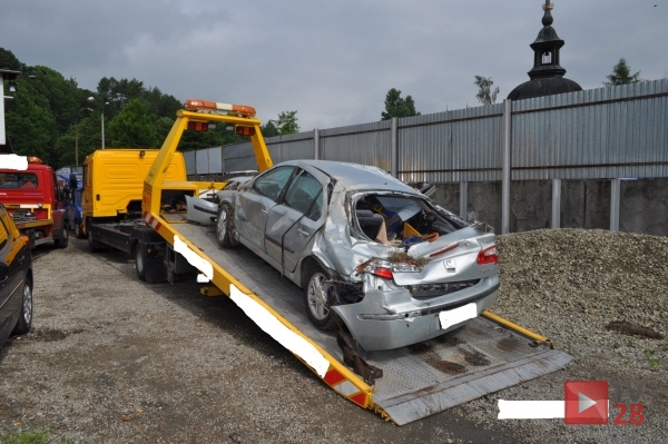 Jodłownik. Zaparkowali na Hondzie