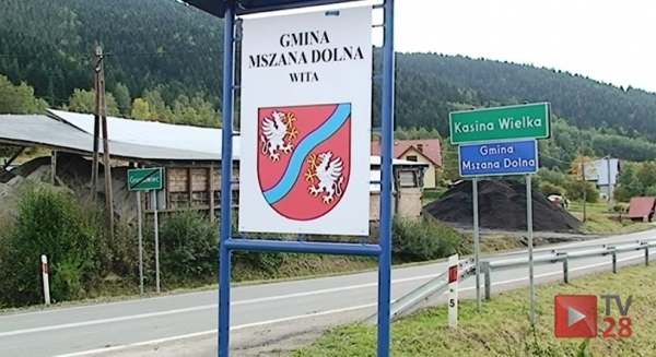 Kasina Wielka. Rodzice z babcią pili wódkę, a dzieci się temu przyglądały