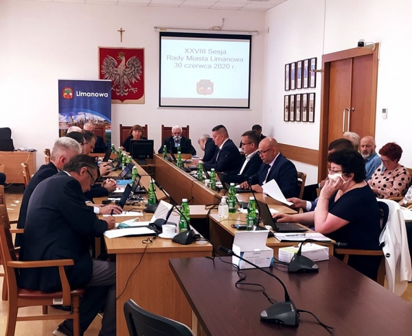 – Chciałabym, aby ten samorząd funkcjonował bardzo dobrze – mówiła mieszkanka miasta podczas debaty. Burmistrz otrzymał absolutorium