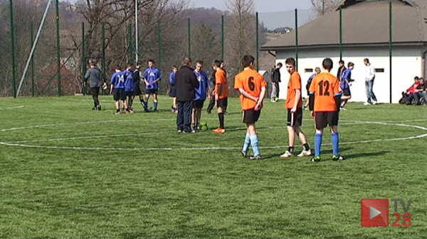 Młodzi piłkarze mają okazje trafić "z podwórka na stadion"