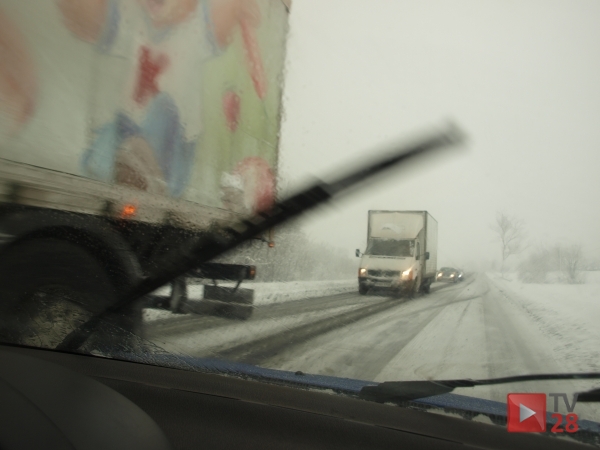 Region. Fatalne warunki na drogach. Tiry stoją w Tymbarku (wasze Foto)