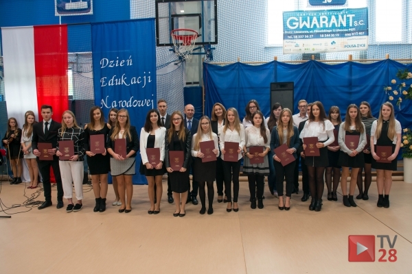 Region. 63 trzech uczniów ze stypendiami starosty