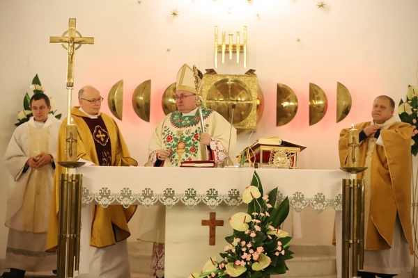Bp Janusz Mastalski przewodniczył uroczystej mszy św. w parafii pw. św. Sebastiana