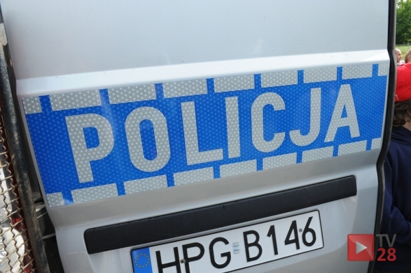 Kamienica. Uderzył w naczepę ciągnika